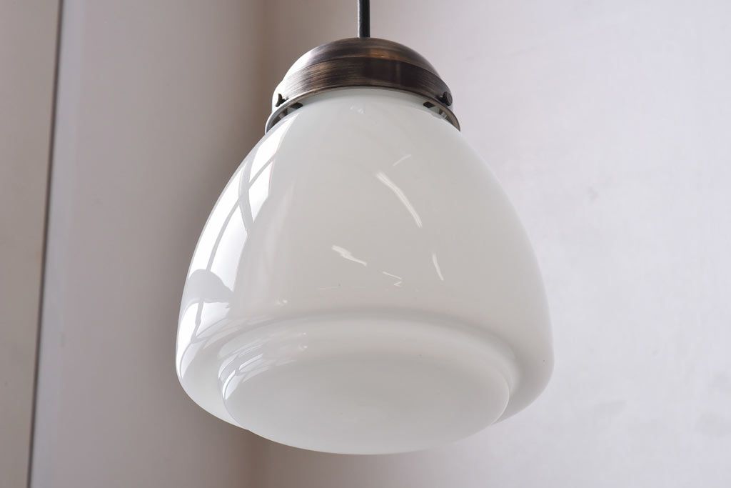 昭和レトロ　ぽってりしたシルエットが愛らしいペンダントライト(天井照明、吊り照明)