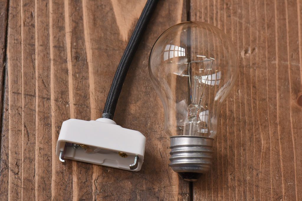 昭和レトロ　ぽってりしたシルエットが愛らしいペンダントライト(天井照明、吊り照明)