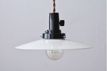 昭和レトロ　懐かしさと温かみを感じるシンプルな平笠シェードのペンダントライト(電笠、吊り下げ照明、天井照明)(3)