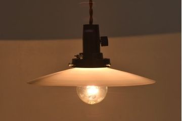 昭和レトロ　懐かしさと温かみを感じるシンプルな平笠シェードのペンダントライト(電笠、吊り下げ照明、天井照明)(3)
