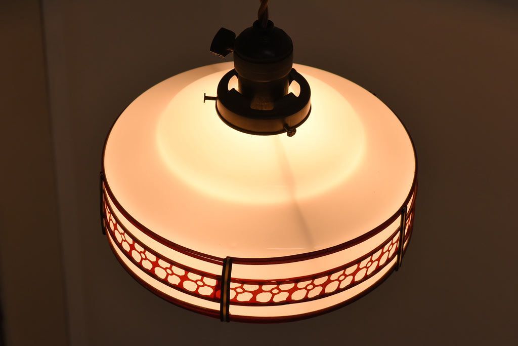 昭和レトロ　網目のような花模様が愛らしいペンダントライト(天井照明、吊り下げ照明)