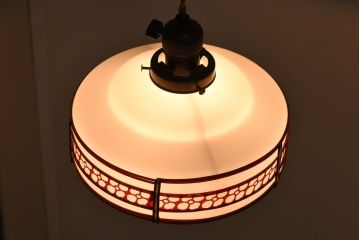 昭和レトロ　網目のような花模様が愛らしいペンダントライト(天井照明、吊り下げ照明)