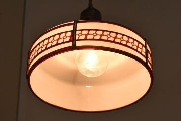 昭和レトロ　網目のような花模様が愛らしいペンダントライト(天井照明、吊り下げ照明)
