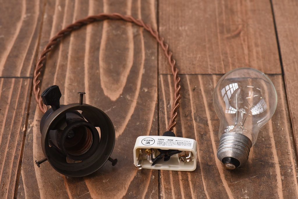 昭和レトロ　網目のような花模様が愛らしいペンダントライト(天井照明、吊り下げ照明)