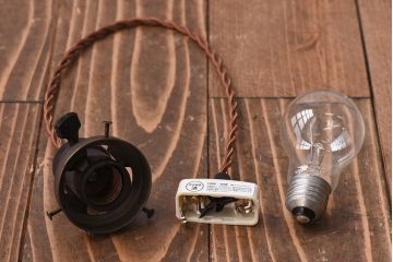 昭和レトロ　網目のような花模様が愛らしいペンダントライト(天井照明、吊り下げ照明)