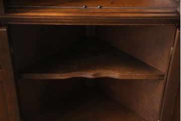 中古　イギリス　old charm(オールドチャーム) ステンドグラスがおしゃれなコーナーキャビネット(飾り棚)