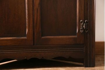 中古　イギリス　old charm(オールドチャーム) ステンドグラスがおしゃれなコーナーキャビネット(飾り棚)