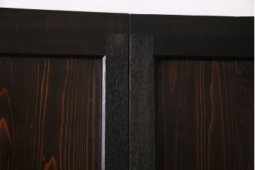 深みのある色合いと桟が魅力的な昭和初期の格子帯戸(ガラス帯戸、建具、引き戸)2枚セット