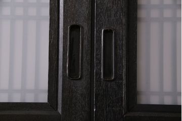 深みのある色合いと桟が魅力的な昭和初期の格子帯戸(ガラス帯戸、建具、引き戸)2枚セット