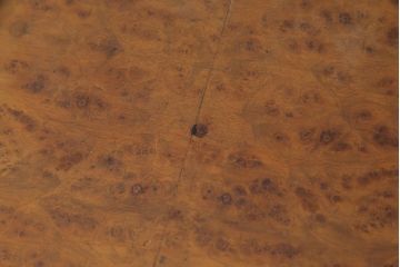 アンティーク雑貨　イギリスアンティーク　ウォールナット鳥眼杢材　細かな意匠が魅力のコンソールテーブル(サイドテーブル、花台)