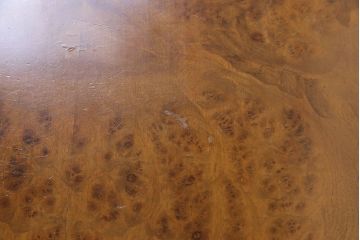 アンティーク雑貨　イギリスアンティーク　ウォールナット鳥眼杢材　細かな意匠が魅力のコンソールテーブル(サイドテーブル、花台)