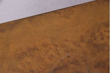 アンティーク雑貨　イギリスアンティーク　ウォールナット鳥眼杢材　細かな意匠が魅力のコンソールテーブル(サイドテーブル、花台)