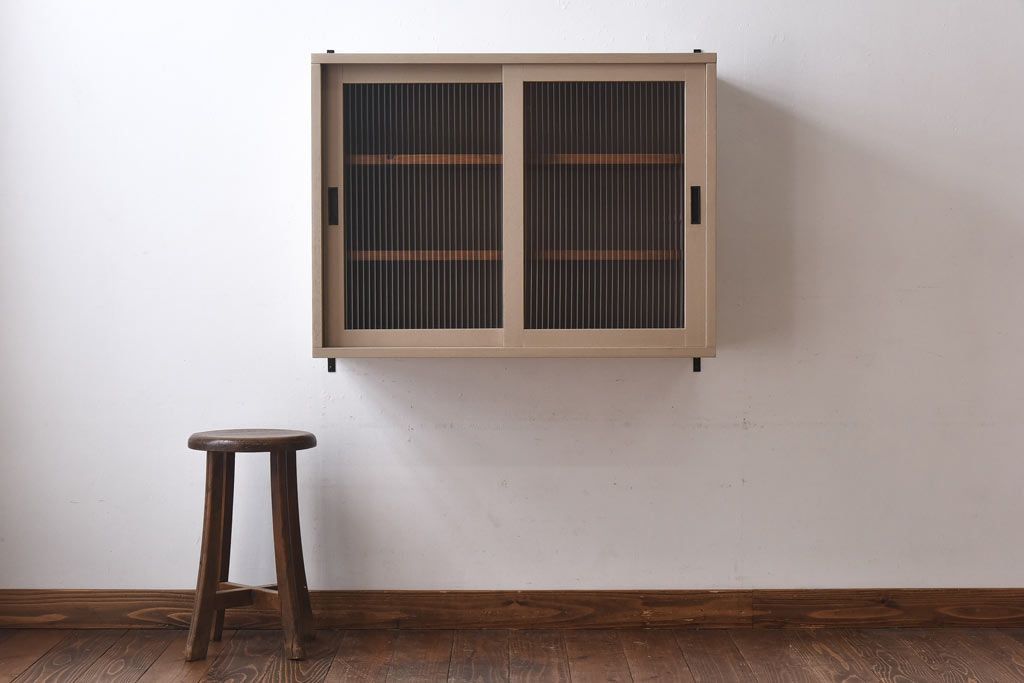 ラフジュ工房オリジナル　モールガラス入り　ベージュペイントのウォールシェルフ(壁付け戸棚、収納棚)