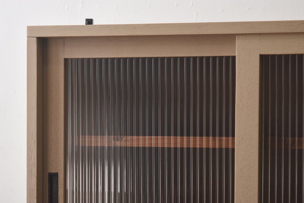 ラフジュ工房オリジナル　モールガラス入り　ベージュペイントのウォールシェルフ(壁付け戸棚、収納棚)