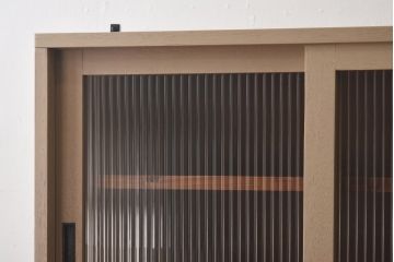 ラフジュ工房オリジナル　モールガラス入り　ベージュペイントのウォールシェルフ(壁付け戸棚、収納棚)