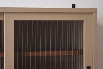 ラフジュ工房オリジナル　モールガラス入り　ベージュペイントのウォールシェルフ(壁付け戸棚、収納棚)