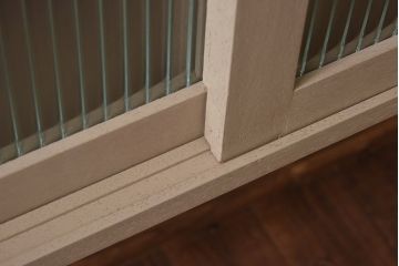 ラフジュ工房オリジナル　モールガラス入り　ベージュペイントのウォールシェルフ(壁付け戸棚、収納棚)