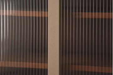 ラフジュ工房オリジナル　モールガラス入り　ベージュペイントのウォールシェルフ(壁付け戸棚、収納棚)