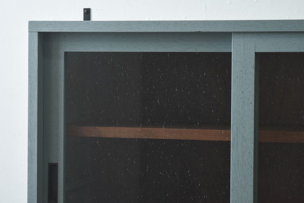 ラフジュ工房オリジナル　気泡ガラス入り　ブルーペイントのウォールシェルフ(壁付け戸棚、収納棚)