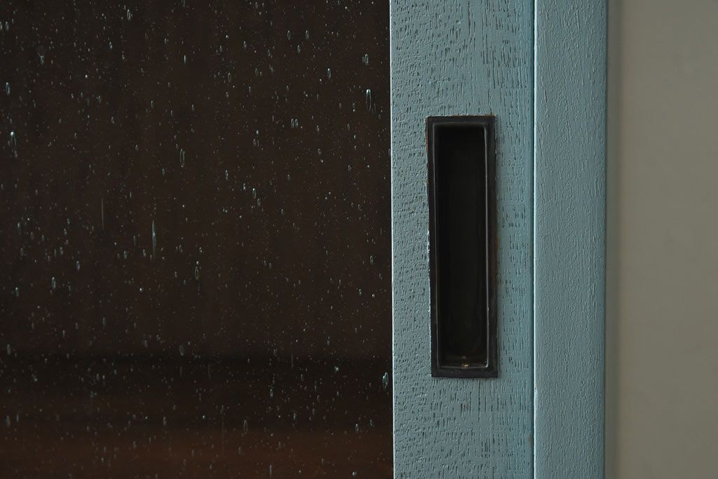 ラフジュ工房オリジナル　気泡ガラス入り　ブルーペイントのウォールシェルフ(壁付け戸棚、収納棚)