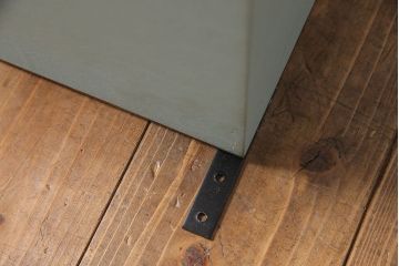 ラフジュ工房オリジナル　モールガラス入り　淡いグリーンペイントのウォールシェルフ(ウォールキャビネット、壁掛け収納棚、戸棚)