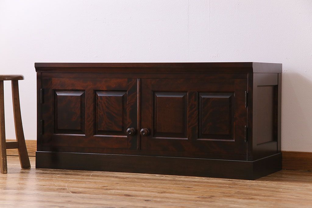 中古　北海道民芸家具　シックな雰囲気漂うローボード(リビングボード、収納棚)