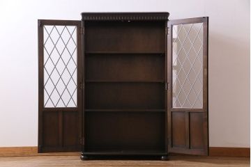 ヴィンテージ家具　【展示品】イギリスビンテージ　ニレ材　ステンドグラスが魅力のシックな本箱(収納棚、キャビネット)