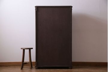 ヴィンテージ家具　【展示品】イギリスビンテージ　ニレ材　ステンドグラスが魅力のシックな本箱(収納棚、キャビネット)