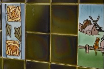 アンティーク家具　イギリスアンティーク　タイルのデザインが愛らしいミラー付きウォッシュスタンド(洗面台、ドレッシングチェスト、飾り台)