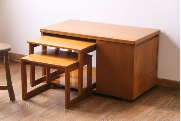 ヴィンテージ家具　北欧ビンテージ　チーク材　レア品!天板拡張式のネストテーブル(エクステンションテーブル、センターテーブル、サイドテーブル)