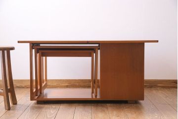 ヴィンテージ家具　北欧ビンテージ　チーク材　レア品!天板拡張式のネストテーブル(エクステンションテーブル、センターテーブル、サイドテーブル)