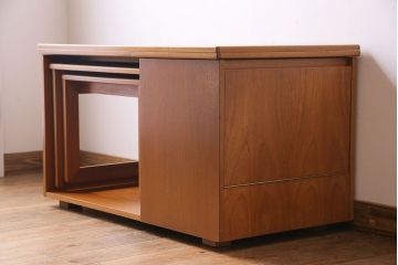ヴィンテージ家具　北欧ビンテージ　チーク材　レア品!天板拡張式のネストテーブル(エクステンションテーブル、センターテーブル、サイドテーブル)