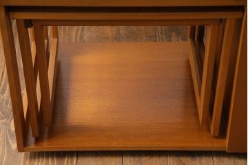 ヴィンテージ家具　北欧ビンテージ　チーク材　レア品!天板拡張式のネストテーブル(エクステンションテーブル、センターテーブル、サイドテーブル)