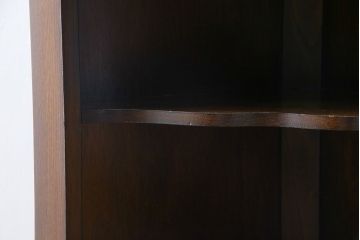 ヴィンテージ家具　イギリスビンテージ　シックで落ち着いた雰囲気のコーナーキャビネット(飾り棚、シェルフ)