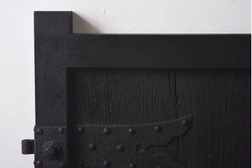 ジャンク品　総ケヤキ材　渋さを醸し出す古い門扉のくぐり扉(建具、ドア)
