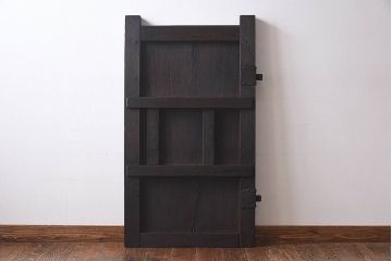 ジャンク品　総ケヤキ材　渋さを醸し出す古い門扉のくぐり扉(建具、ドア)