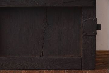 ジャンク品　総ケヤキ材　渋さを醸し出す古い門扉のくぐり扉(建具、ドア)