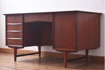 ヴィンテージ家具　北欧ビンテージ　両面収納　チーク材の褐色が美しいワークデスク(オフィスデスク、両袖机、在宅ワーク、在宅用)