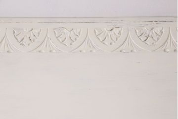 アンティーク家具　イギリスアンティーク　素朴な彫りが愛らしいアイボリーペイントのサイドテーブル(テーブル、コーヒーテーブル、花台)