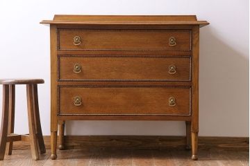 ビンテージ家具　イギリスヴィンテージ　オーク材　上品な雰囲気漂うサイドチェスト(引き出し、チェスト)