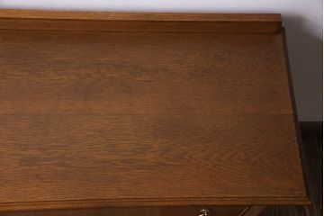 ビンテージ家具　イギリスヴィンテージ　オーク材　上品な雰囲気漂うサイドチェスト(引き出し、チェスト)