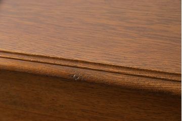 ビンテージ家具　イギリスヴィンテージ　オーク材　上品な雰囲気漂うサイドチェスト(引き出し、チェスト)