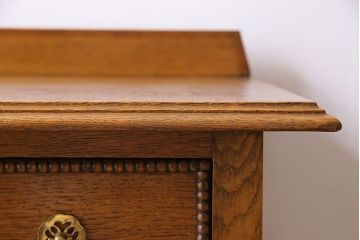 ビンテージ家具　イギリスヴィンテージ　オーク材　上品な雰囲気漂うサイドチェスト(引き出し、チェスト)