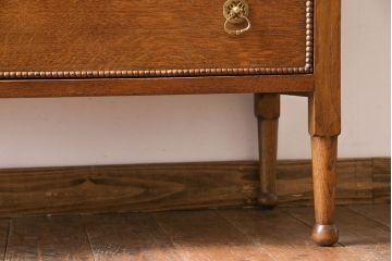 ビンテージ家具　イギリスヴィンテージ　オーク材　上品な雰囲気漂うサイドチェスト(引き出し、チェスト)