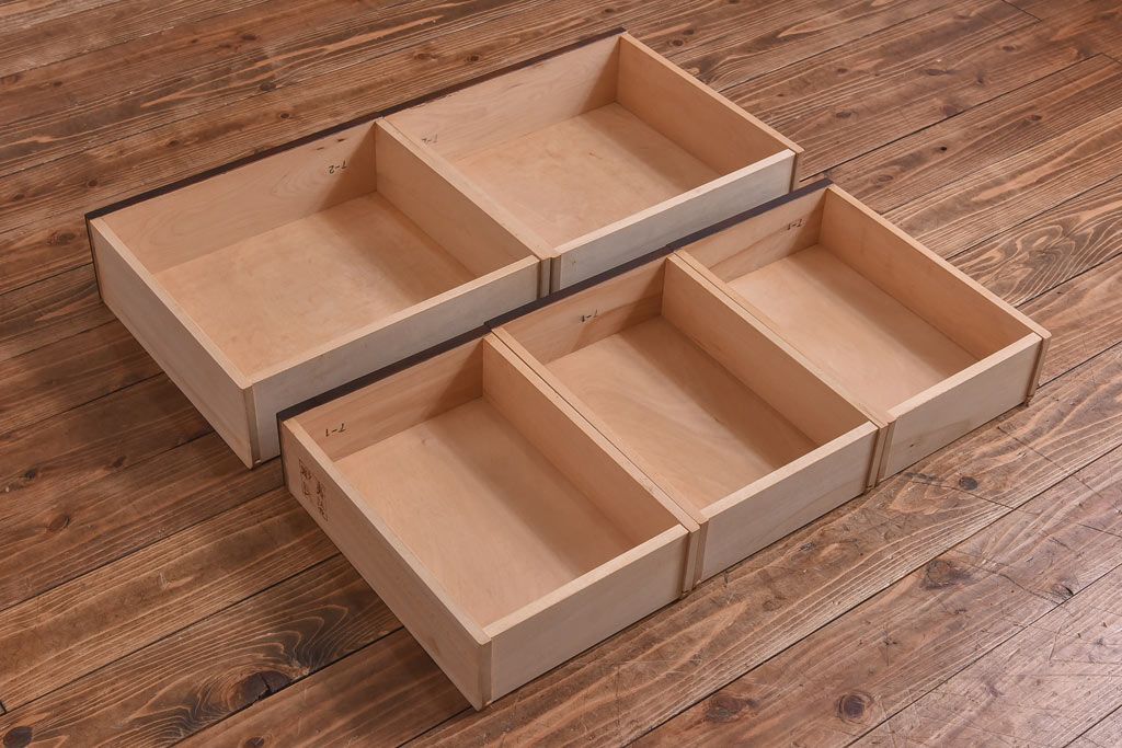 中古　蝦夷民藝　凛とした佇まいが美しいカップボード(食器棚、飾り棚、キャビネット)