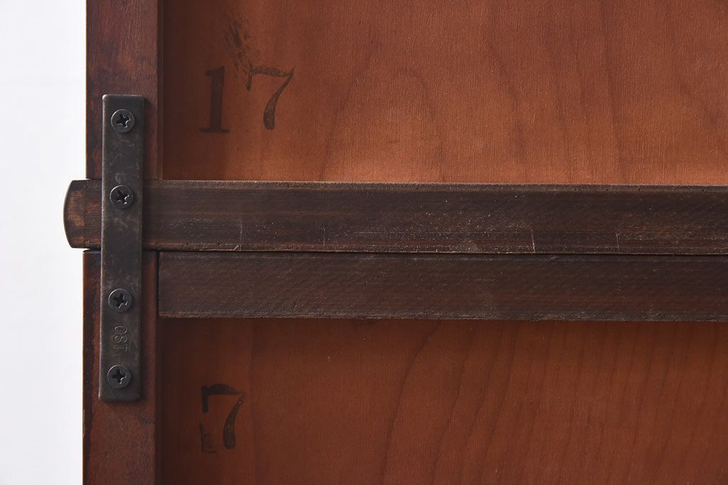 中古　蝦夷民藝　凛とした佇まいが美しいカップボード(食器棚、飾り棚、キャビネット)