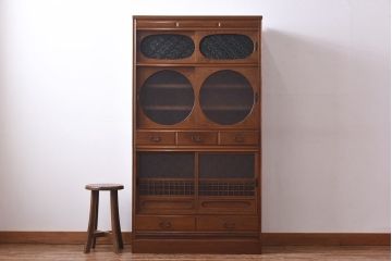 レトロ家具　当時物色ガラス入り　栗材　丸窓が可愛らしいレトロな重ね戸棚(収納棚)