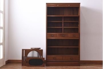 レトロ家具　当時物色ガラス入り　栗材　丸窓が可愛らしいレトロな重ね戸棚(収納棚)