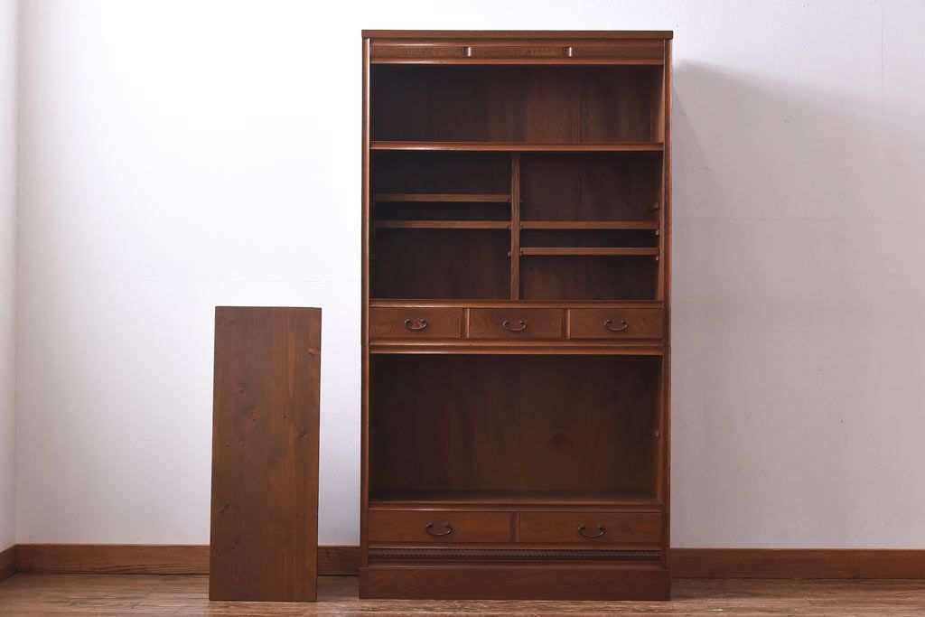 レトロ家具　当時物色ガラス入り　栗材　丸窓が可愛らしいレトロな重ね戸棚(収納棚)