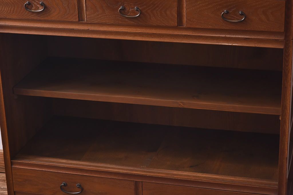 レトロ家具　当時物色ガラス入り　栗材　丸窓が可愛らしいレトロな重ね戸棚(収納棚)